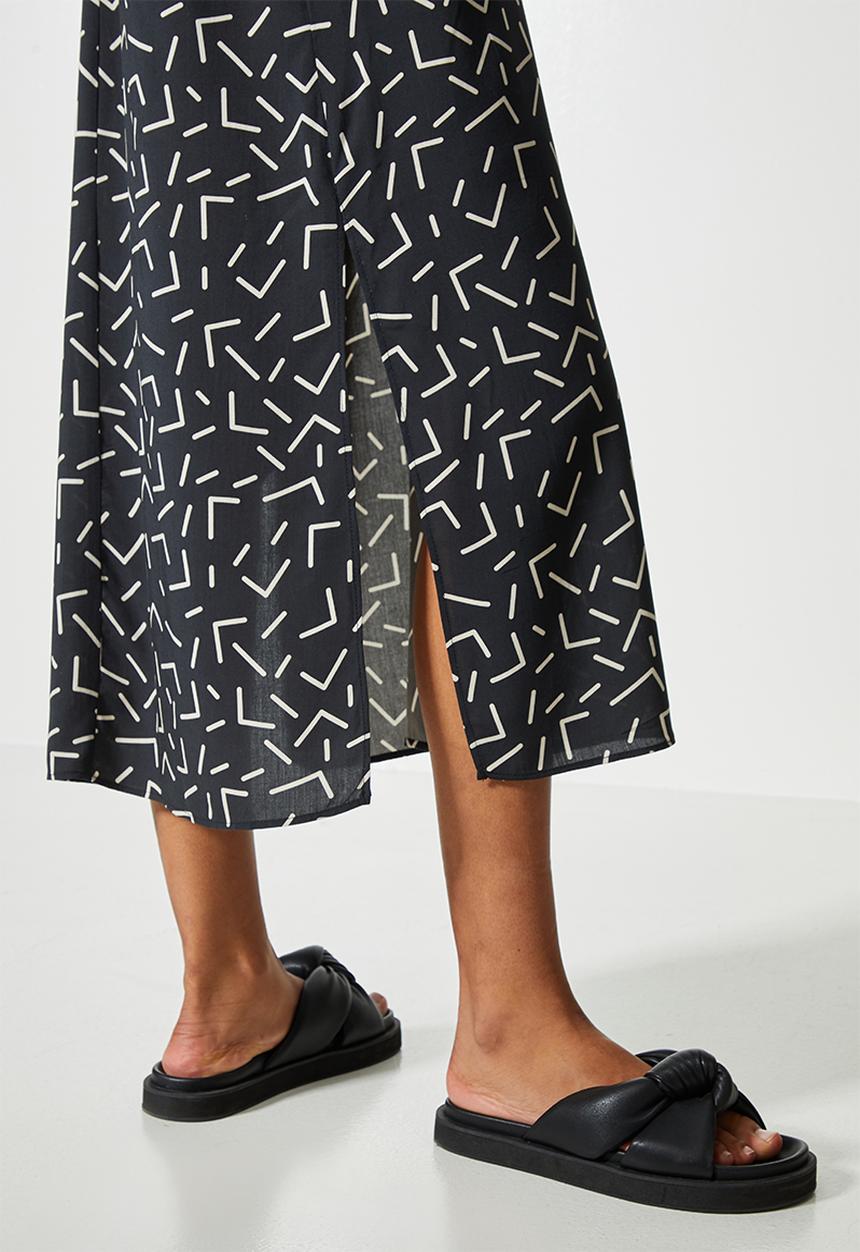 Superbalist - V-neck colomn dress - black & white 