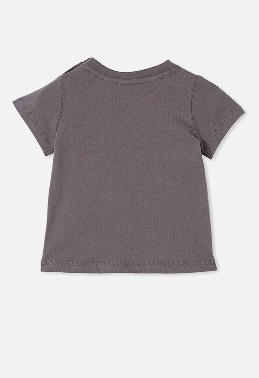 Cotton On - Jamie short sleeve tee - rabbit grey/straight up mama s boy