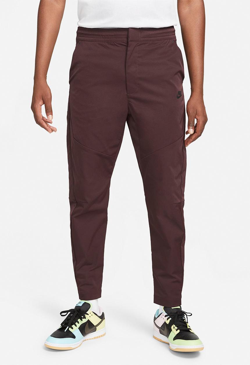 Nike -  Tech Essentials Men's Unlined Commuter Trousers - brown basalt/black