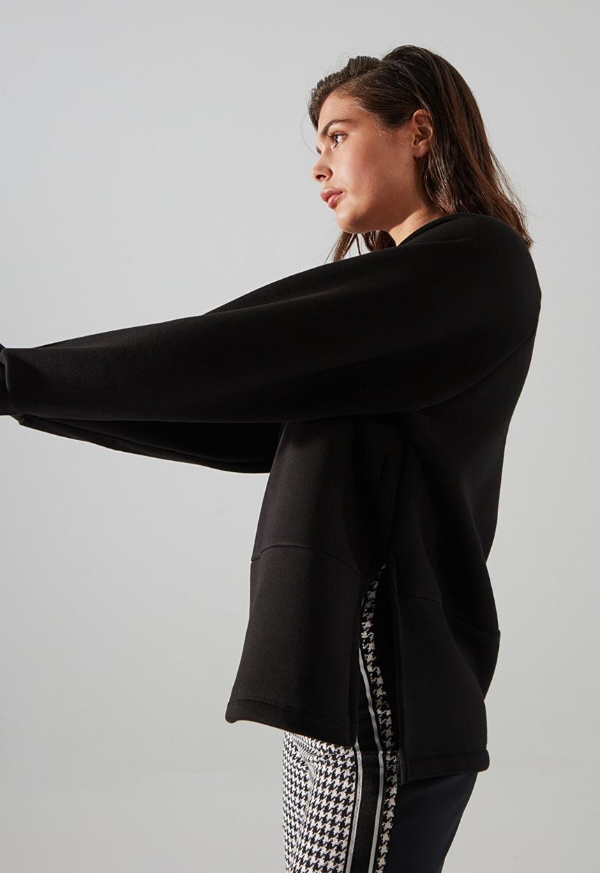 Trendyol - Knitted raised sweatshirt with side slits - black
