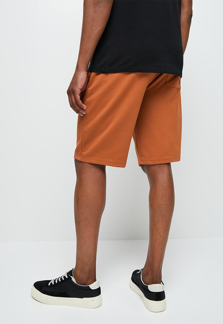 Lark & Crosse - Slim fit sweat shorts - tobacco