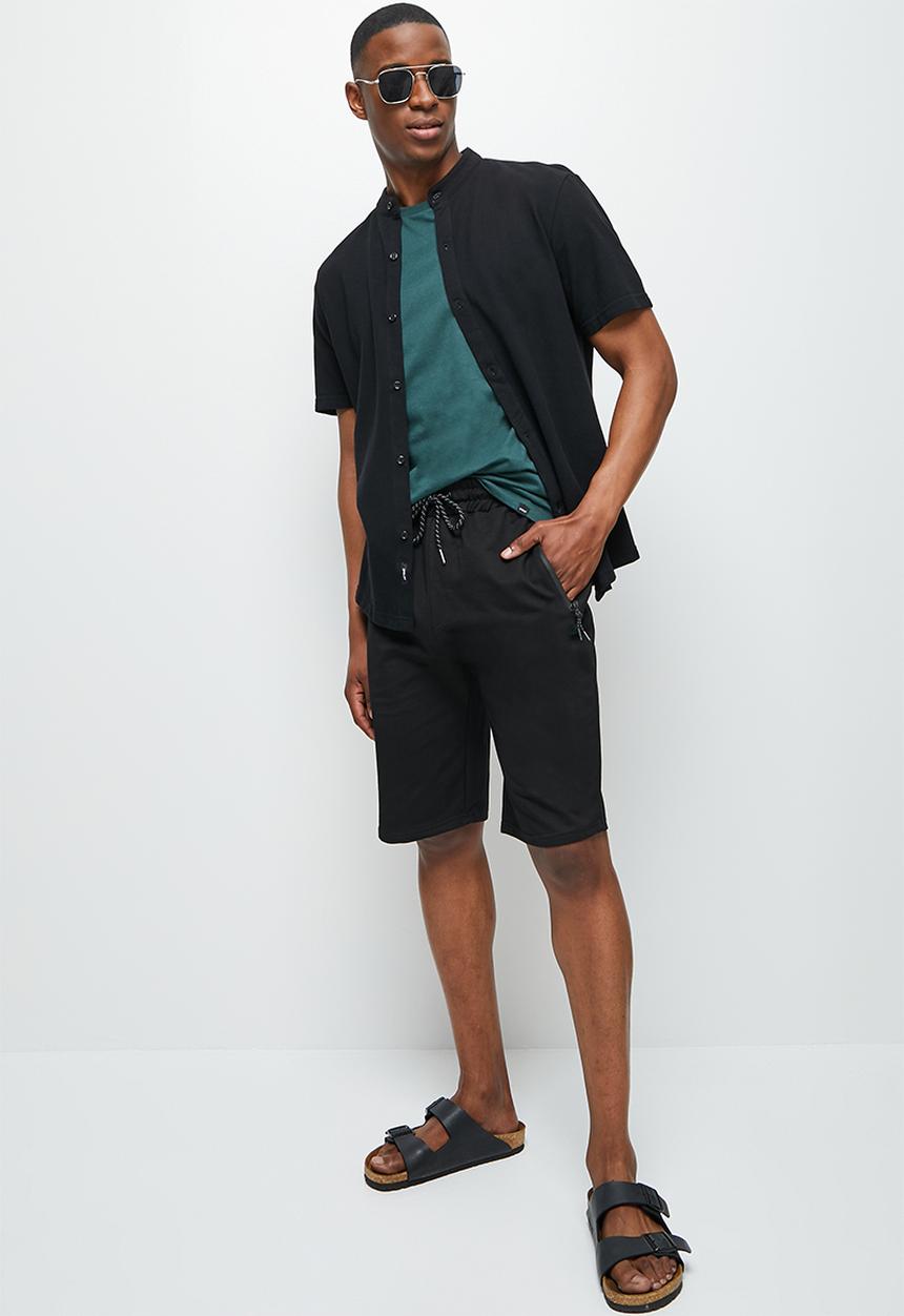 Lark & Crosse - Slim fit sweat shorts - black