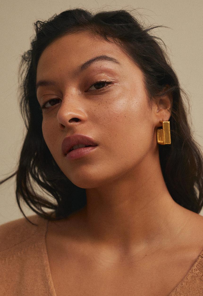 MANGO - Embossed square earrings - gold