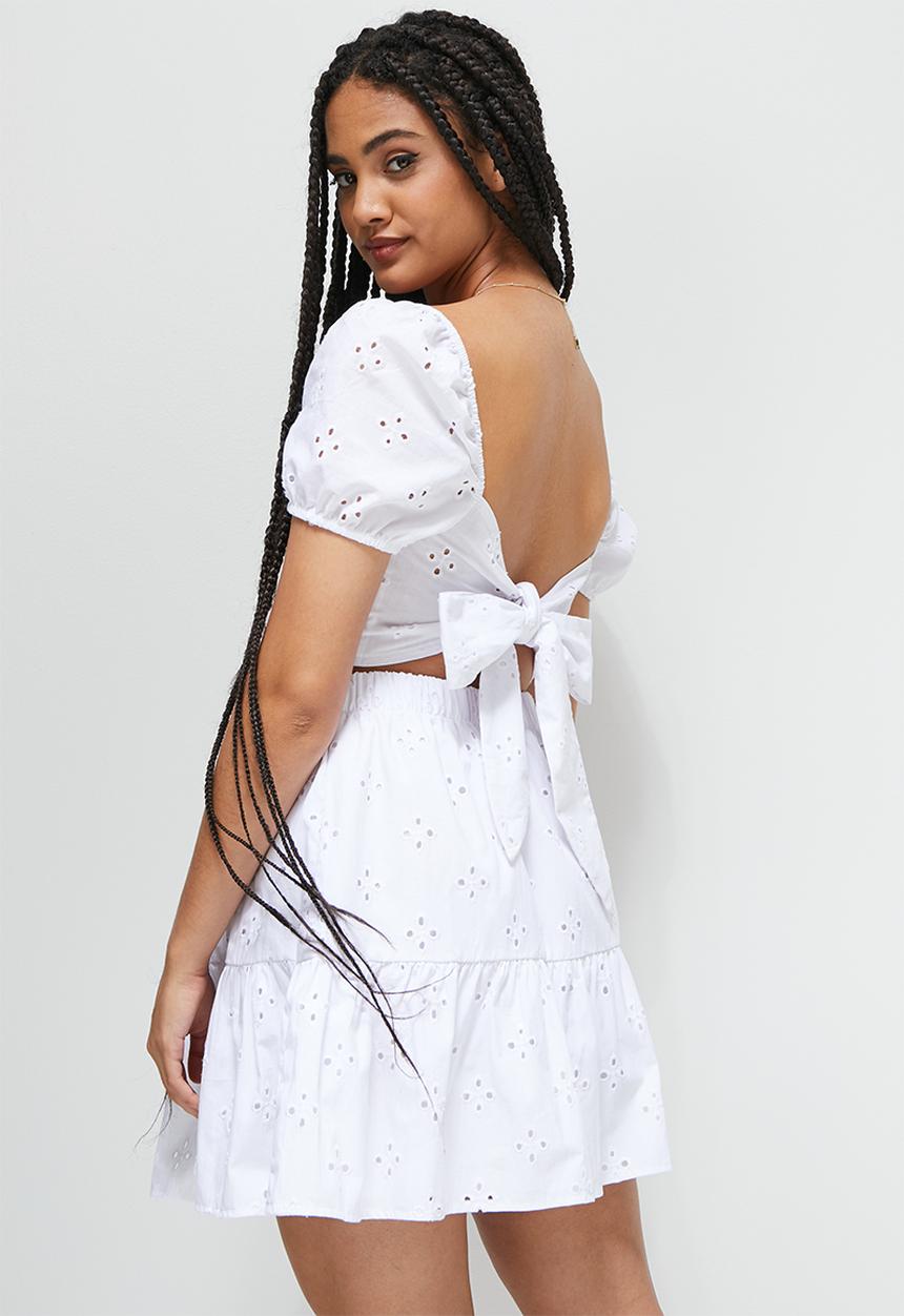 Blake - Anglaise blouse with tie back - white