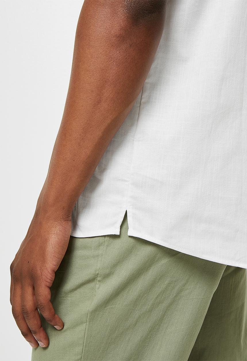 Lark & Crosse - Regular fit lightweight textured short sleeve shirt - white