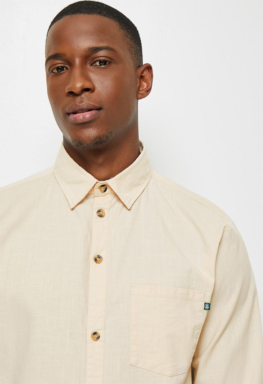 Lark & Crosse - Regular fit lightweight textured long sleeve shirt - beige