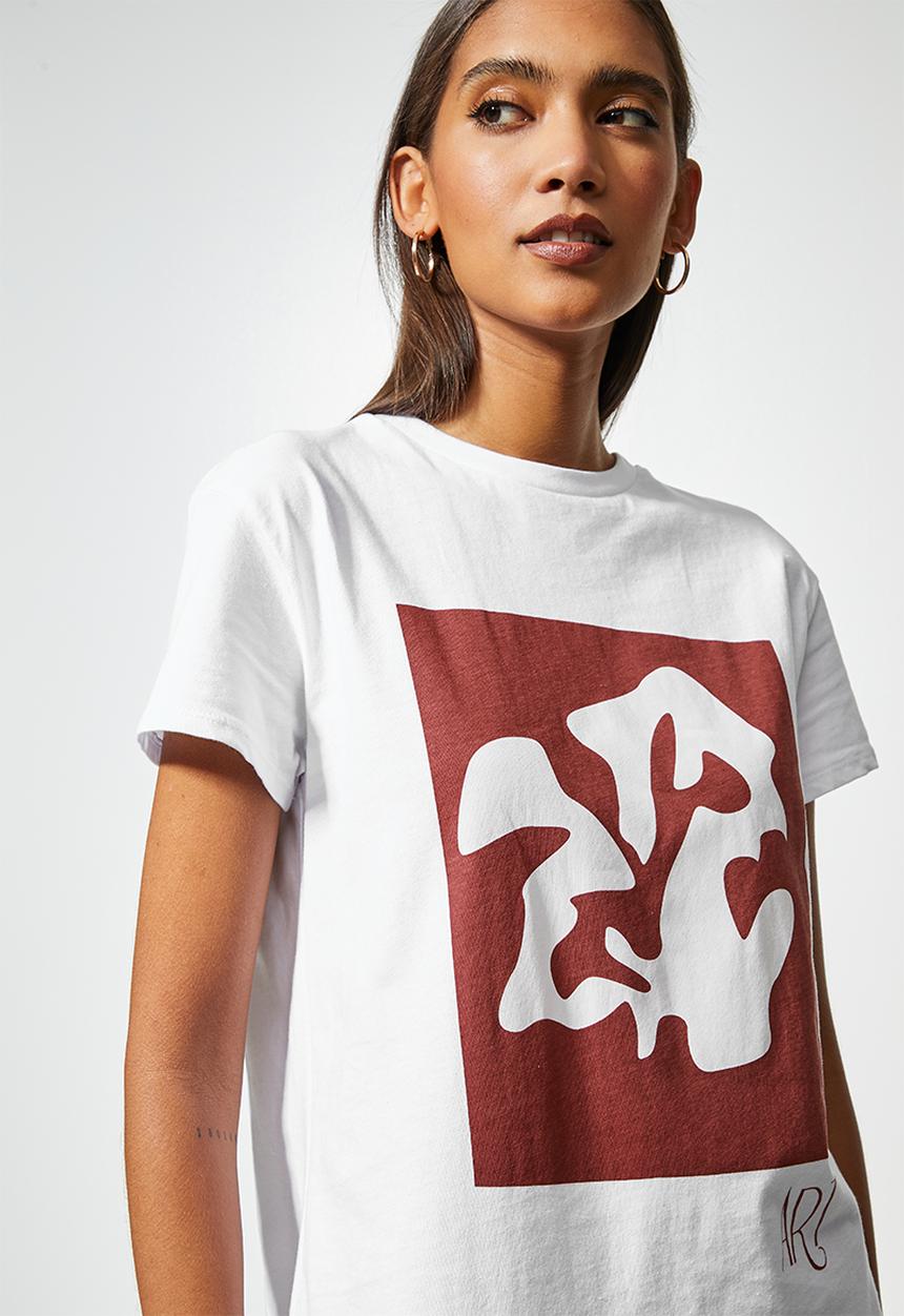 Superbalist - Art gallery tee - white