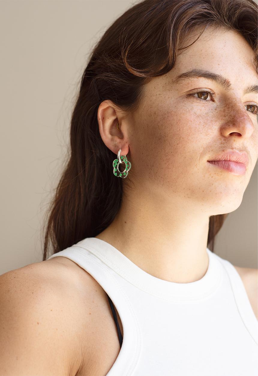 Pina Jewels - Daisy charm - green heart confetti