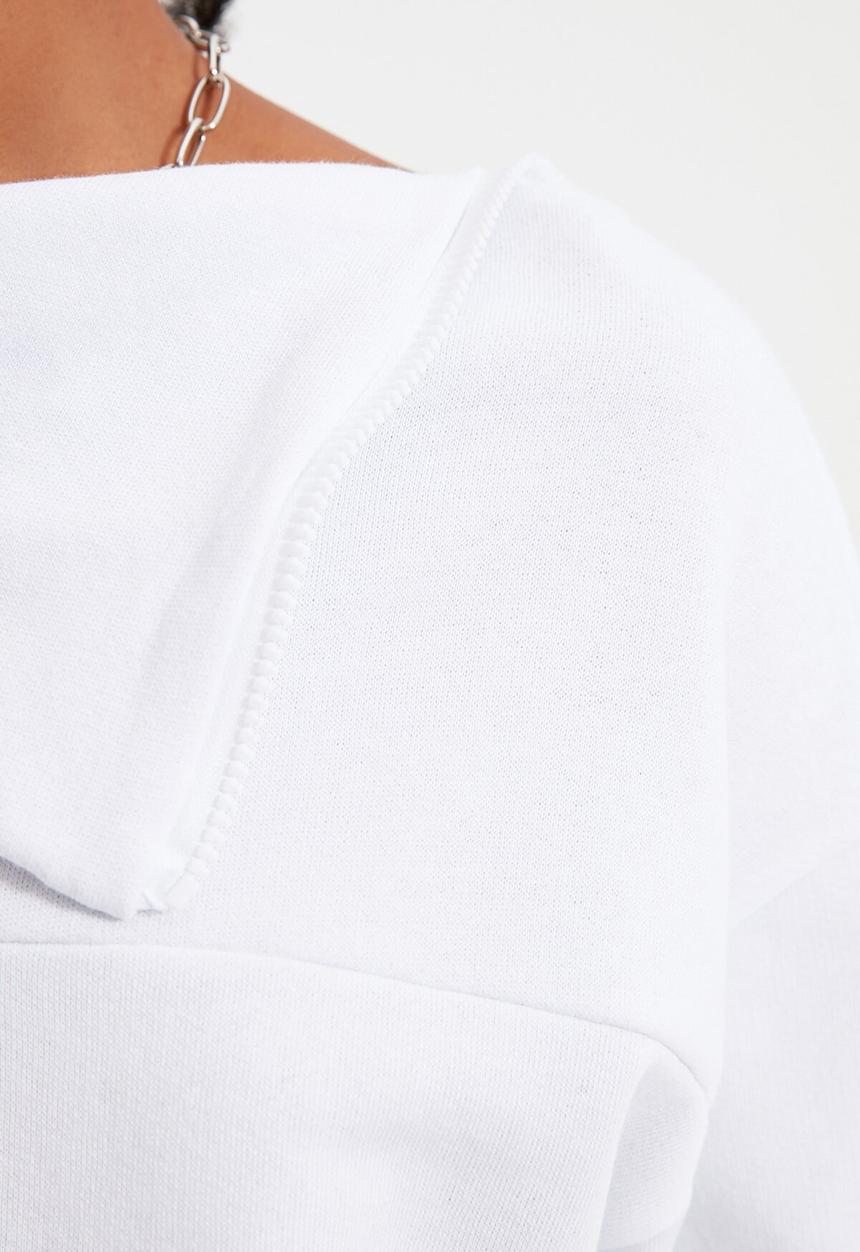 Trendyol - Zippered stand up collar crop top - white