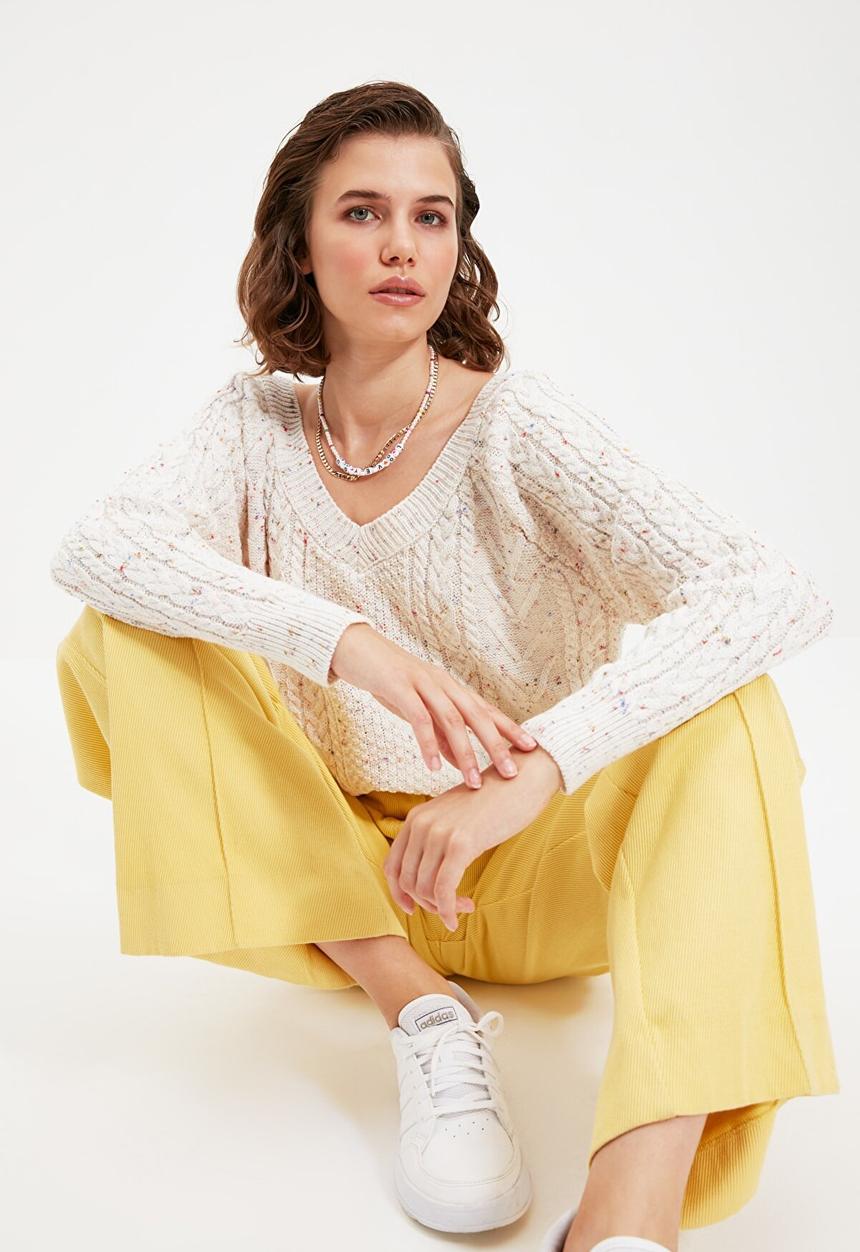 Trendyol - V neck knit sweater - ecru
