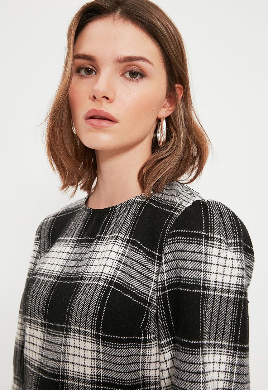 Trendyol - Petite plaid dress - black