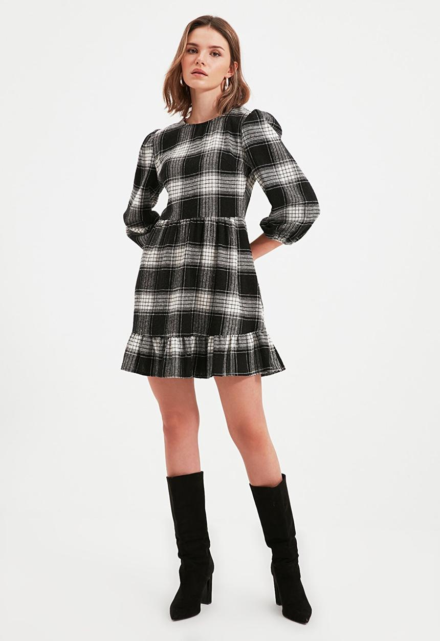 Trendyol - Petite plaid dress - black