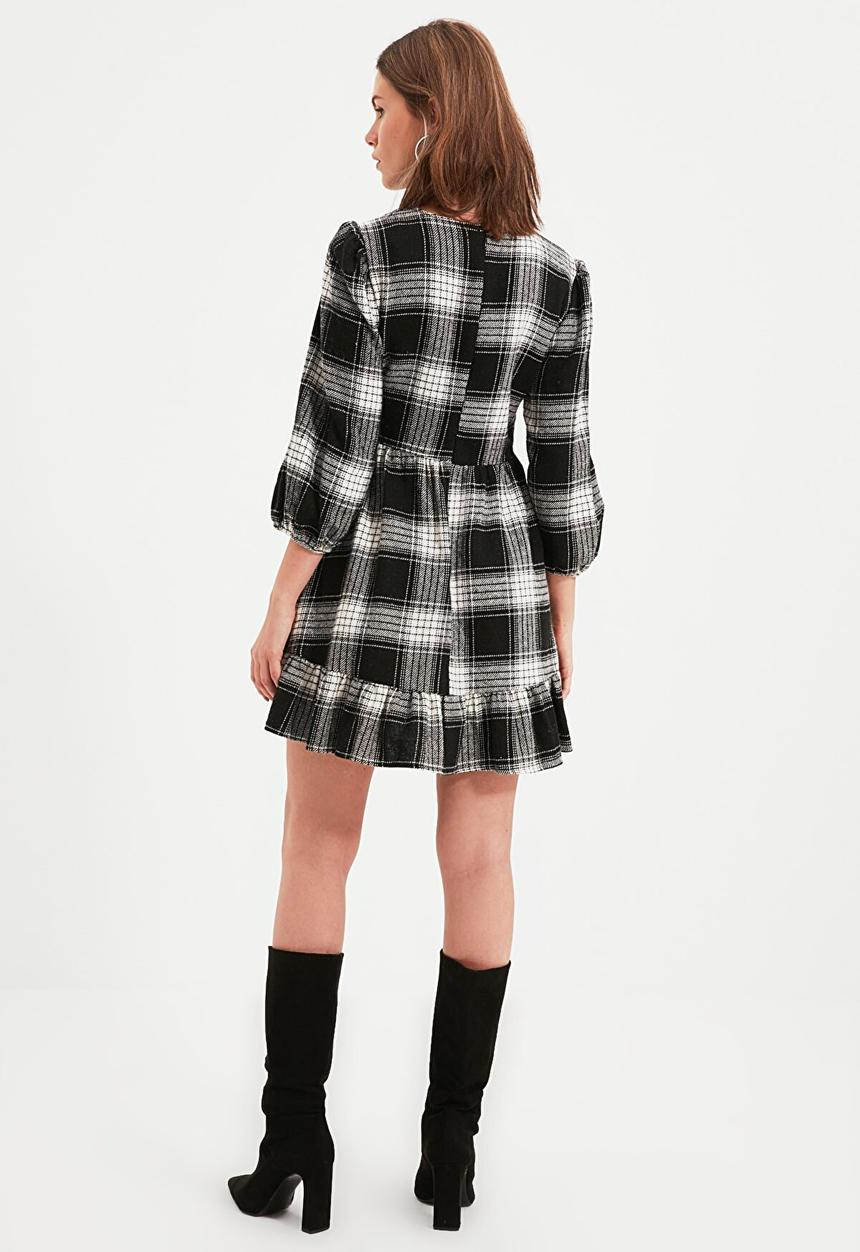 Trendyol - Petite plaid dress - black