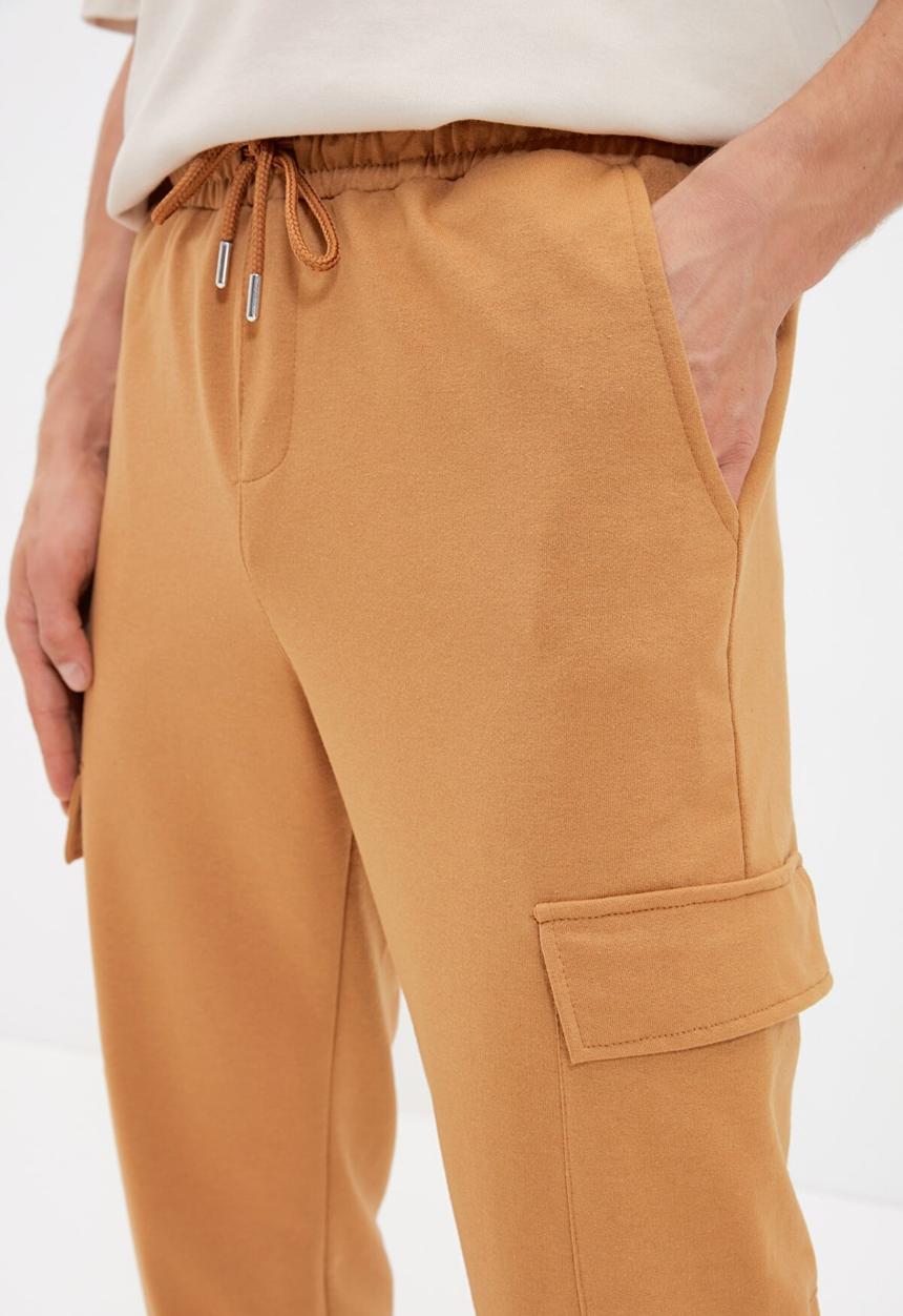 Trendyol - Regular fit cargo pocket sweatpants - camel