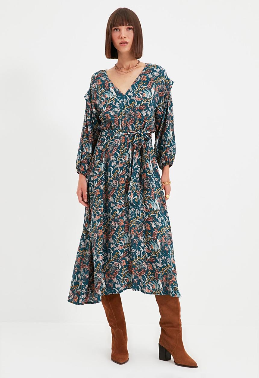 Trendyol - Belted v-neck dress - green