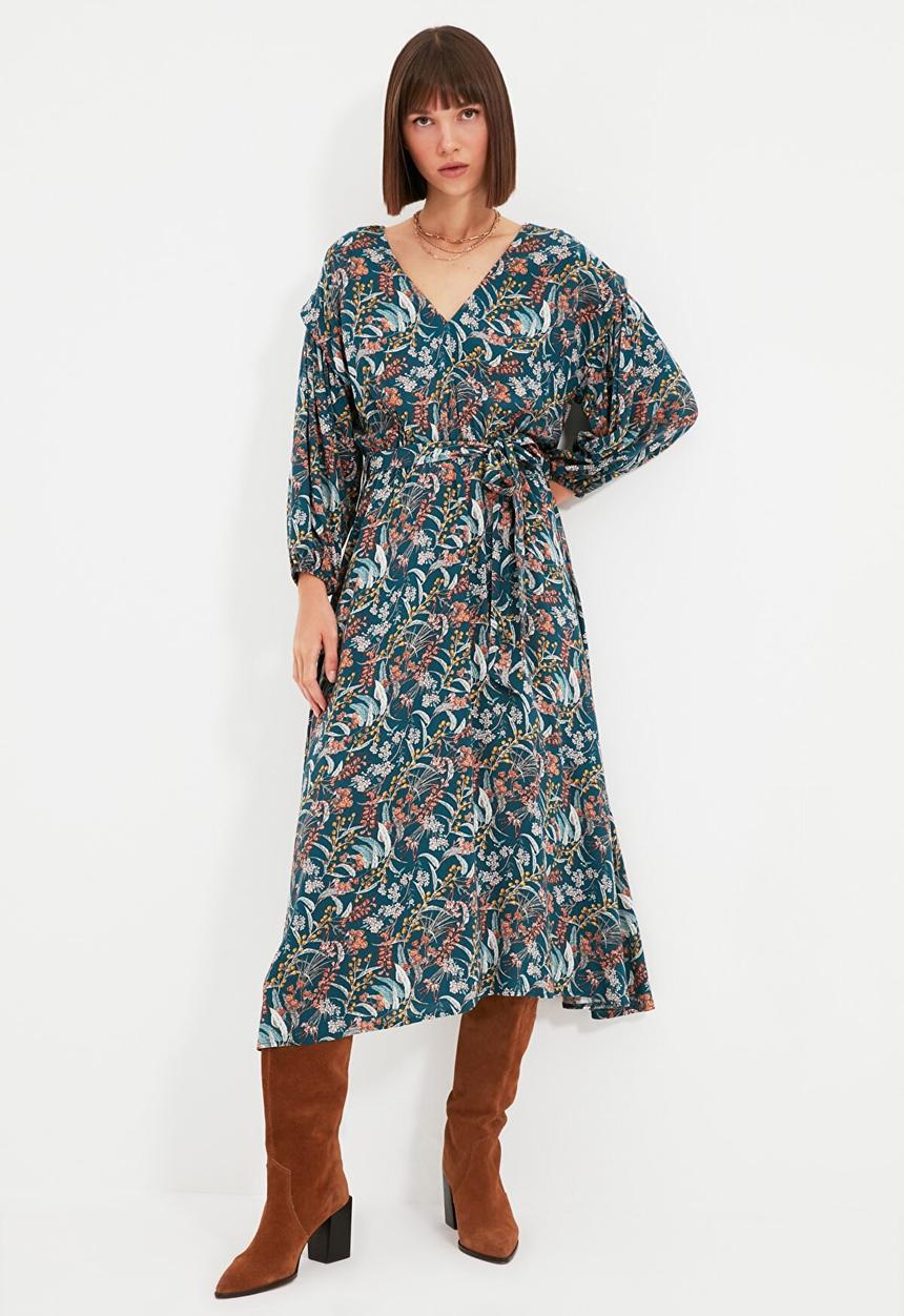 Trendyol - Belted v-neck dress - green
