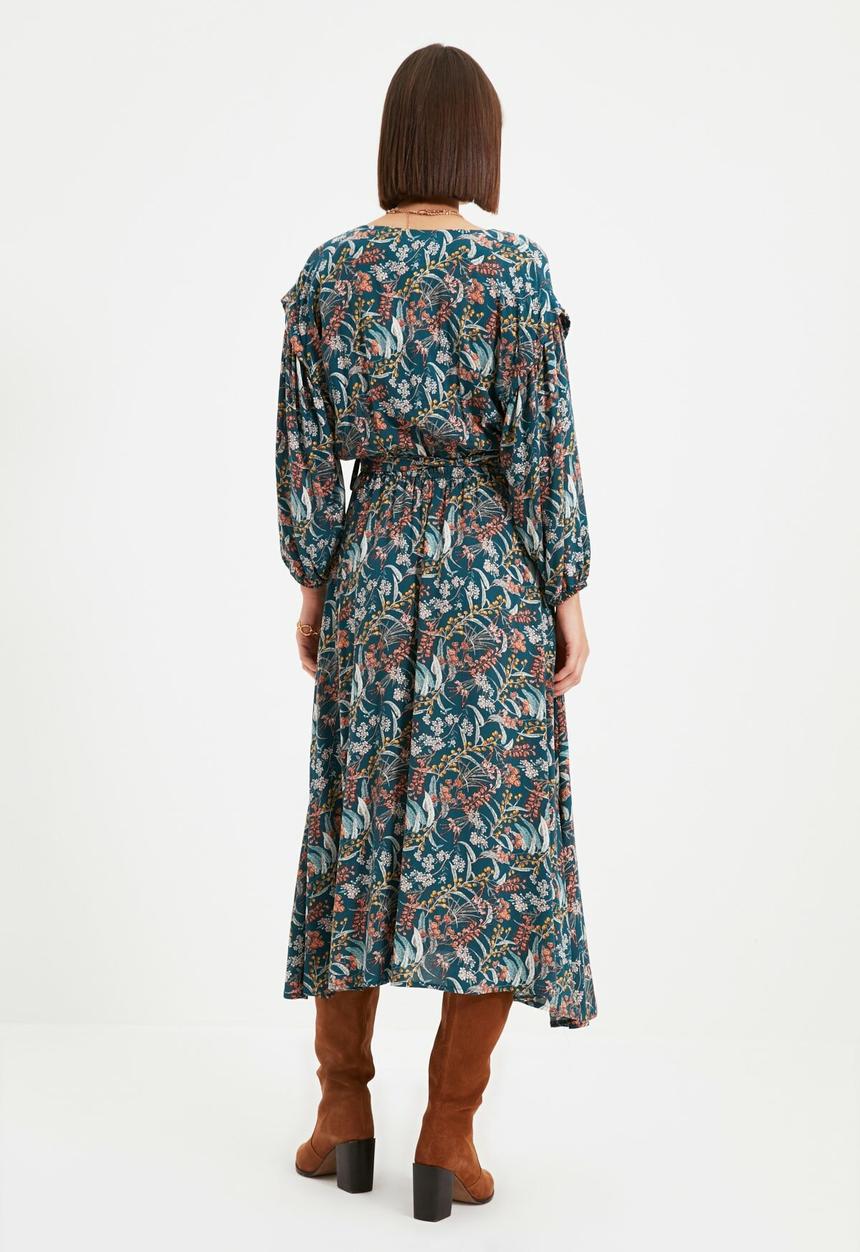 Trendyol - Belted v-neck dress - green