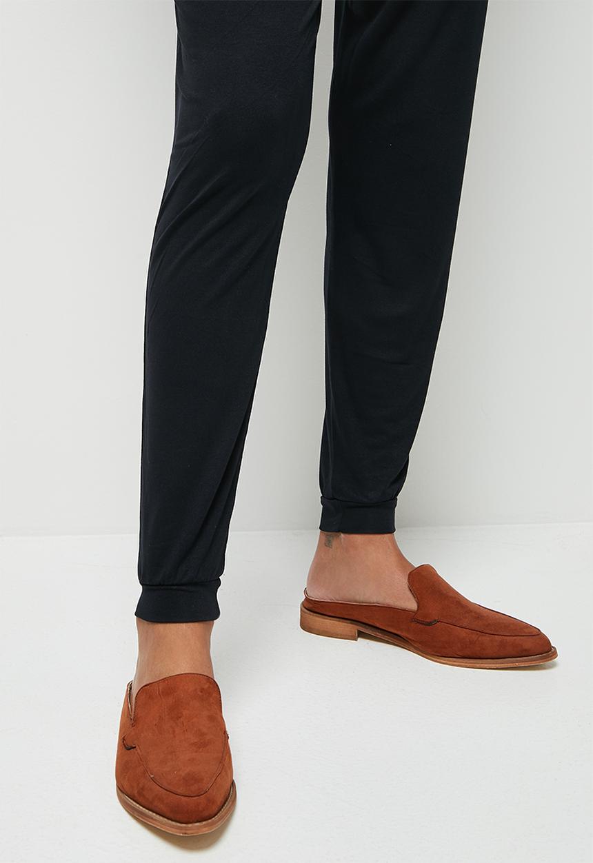 edit - Knit toggle jogger - black