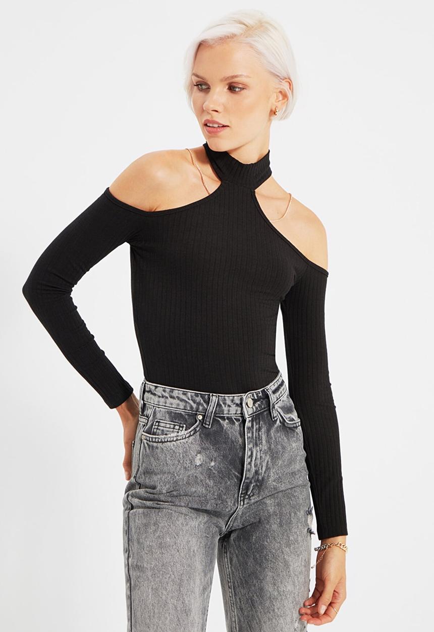 Trendyol - Cut out turtleneck top - black