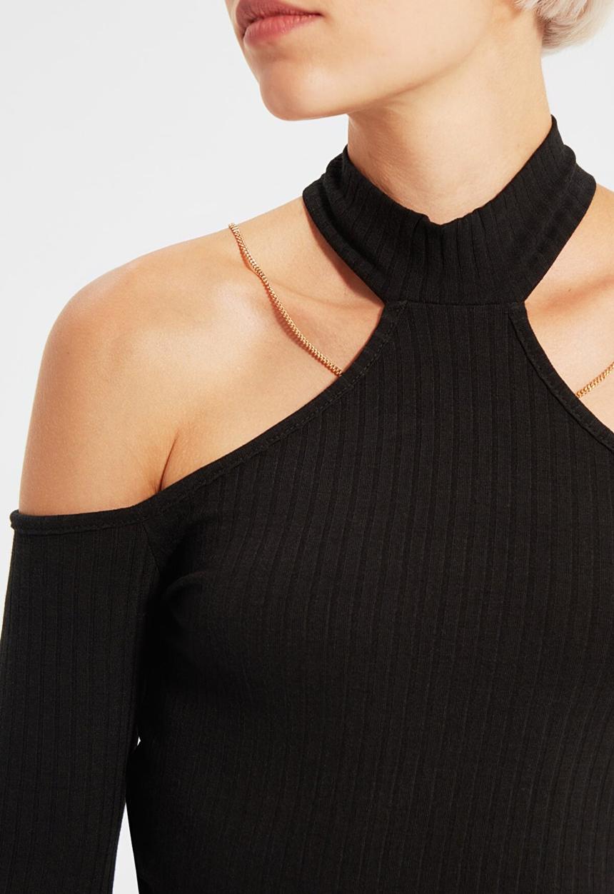 Trendyol - Cut out turtleneck top - black