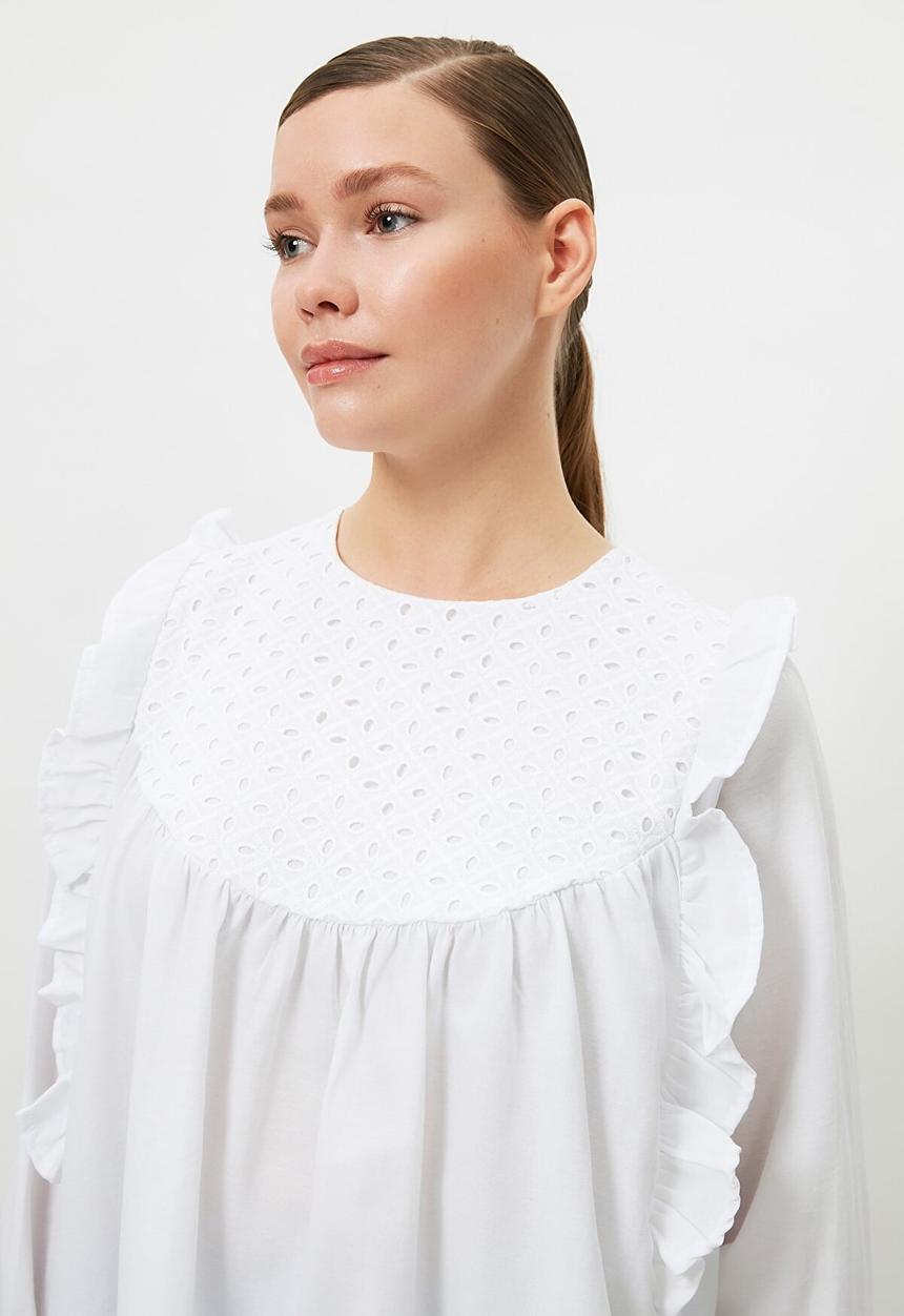 Trendyol - Brode detailed crew neck tunic blouse - white