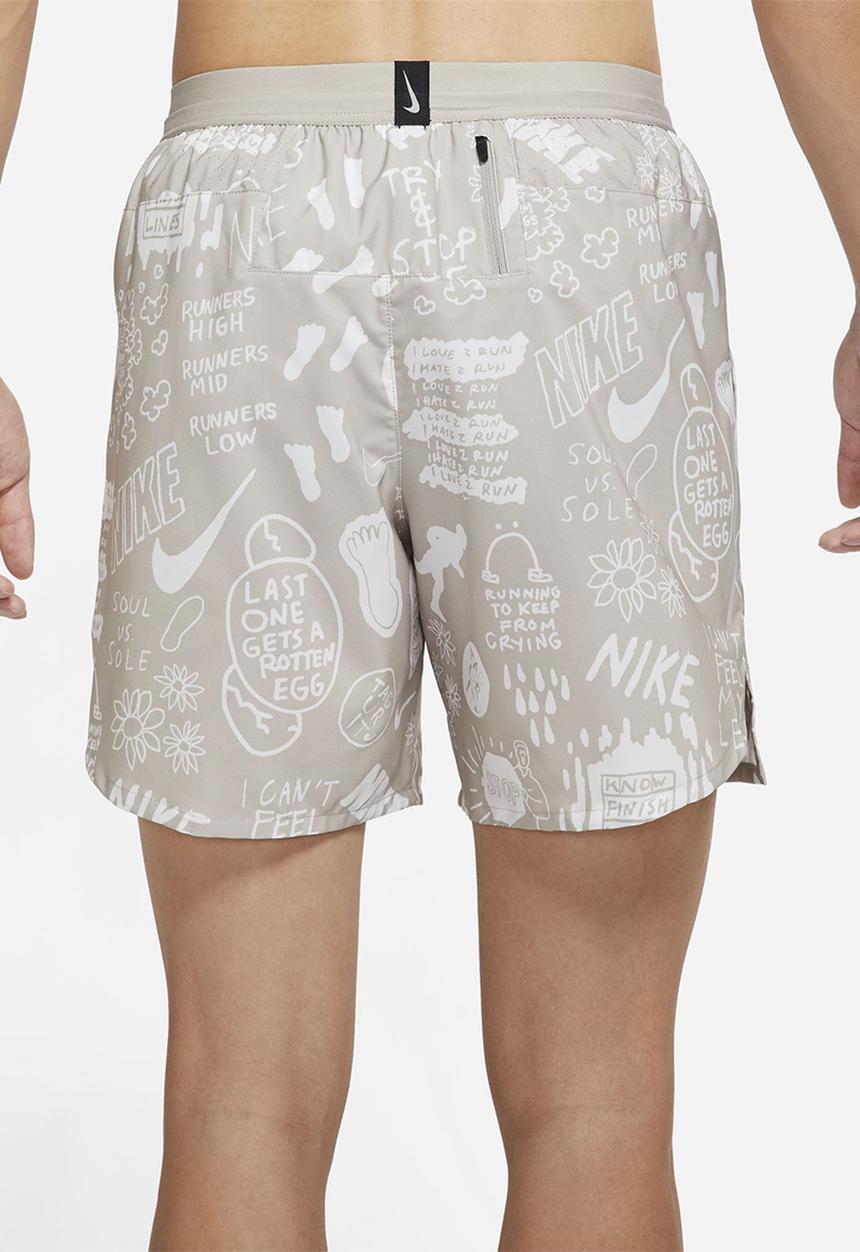 Nike - Nike Flex Stride A.I.R.Nathan Bell Run Short - grey/reflective silver
