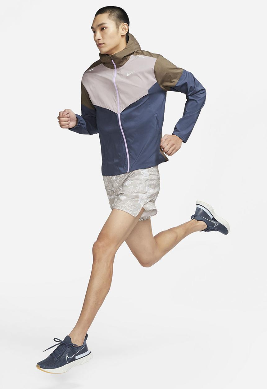 Nike - Nike Flex Stride A.I.R.Nathan Bell Run Short - grey/reflective silver