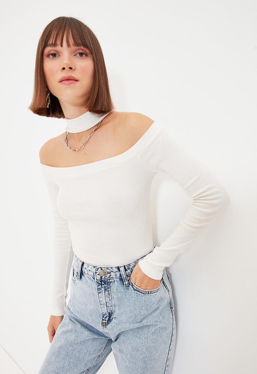Trendyol - Carmen collar choker detailed top - ecru