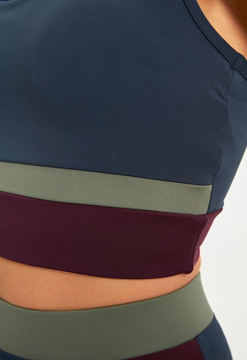 Trendyol - Color block support sports bra - dark navy