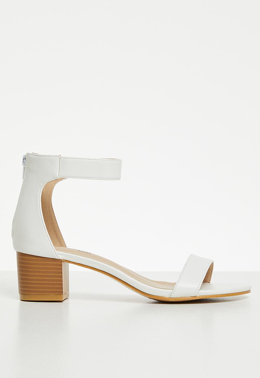 Jada - Barly there ankle strap block heel - white