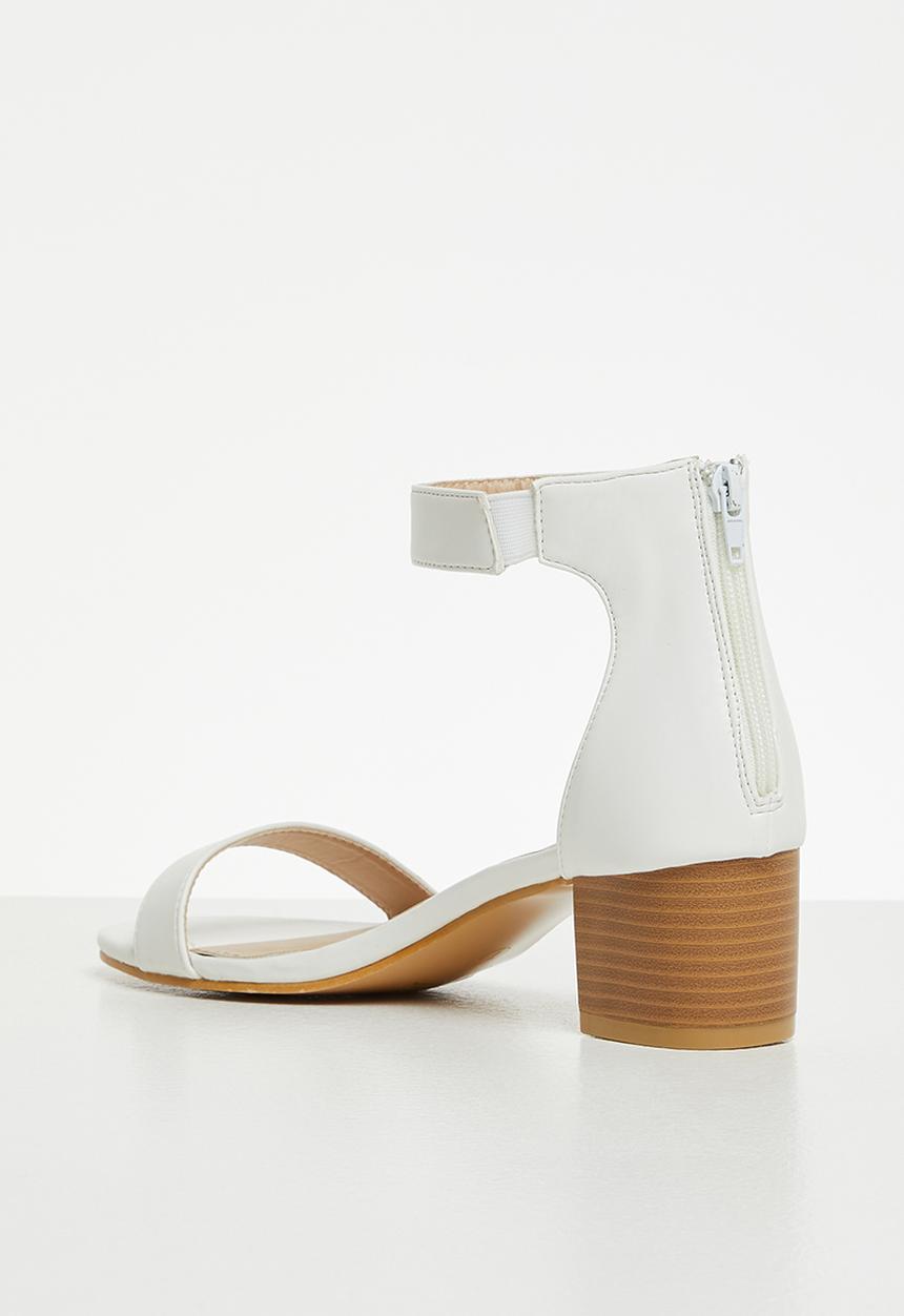 Jada - Barly there ankle strap block heel - white