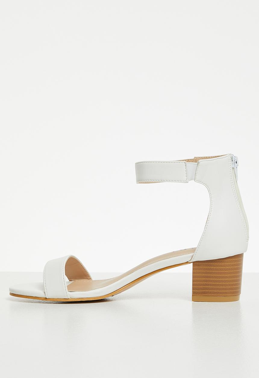 Jada - Barly there ankle strap block heel - white