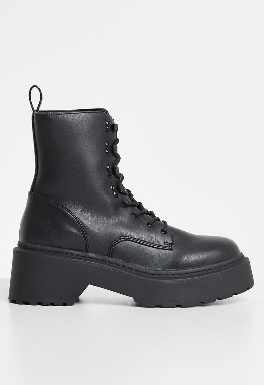 Missguided - Lace up chunky sole ankle boot - black