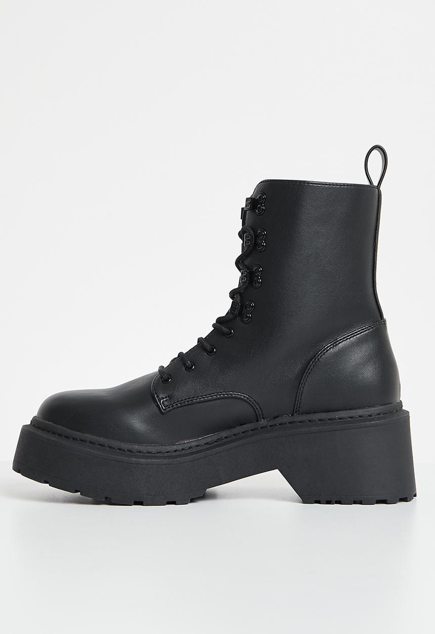 Missguided - Lace up chunky sole ankle boot - black