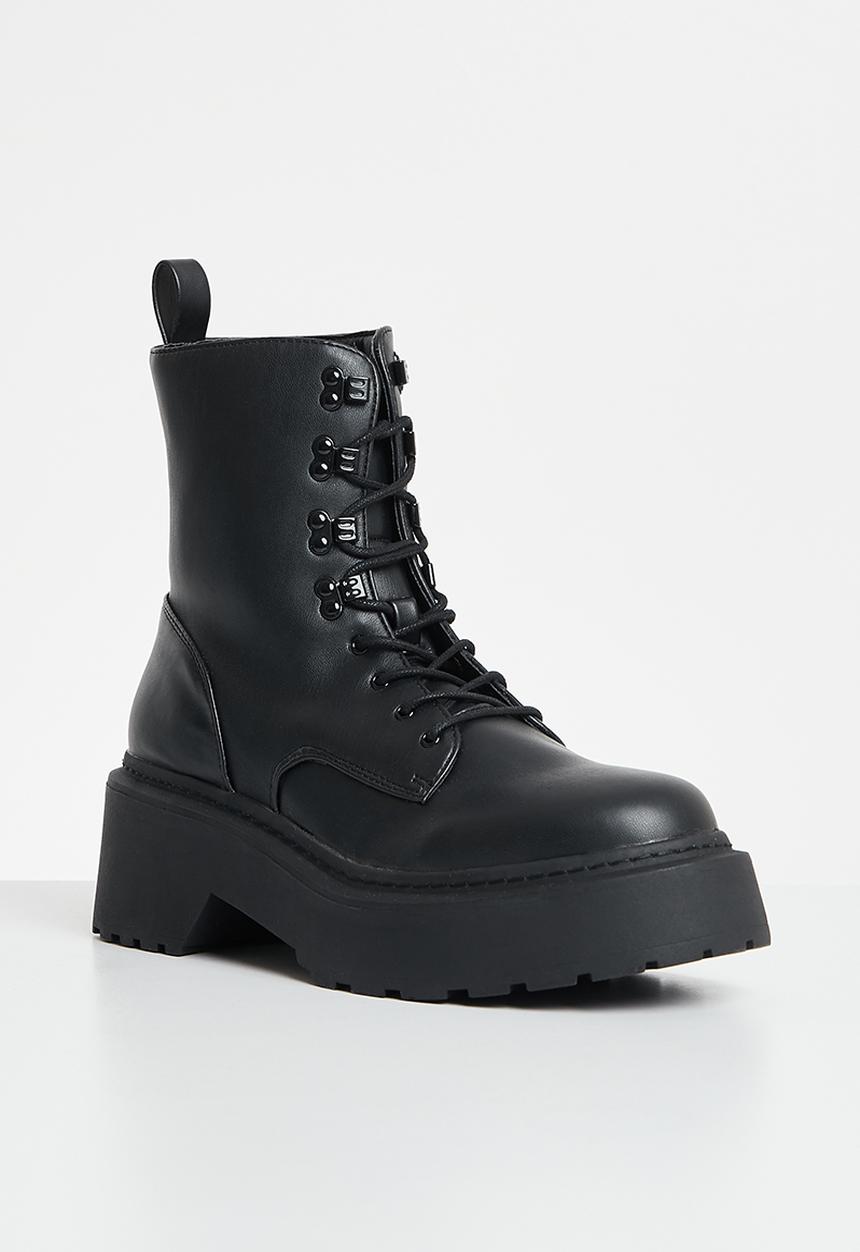 Missguided - Lace up chunky sole ankle boot - black