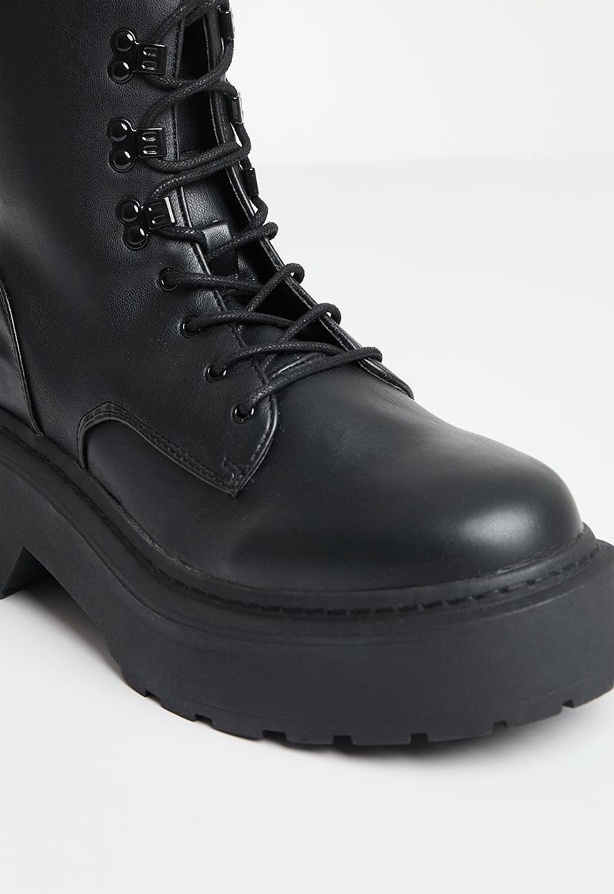 Missguided - Lace up chunky sole ankle boot - black