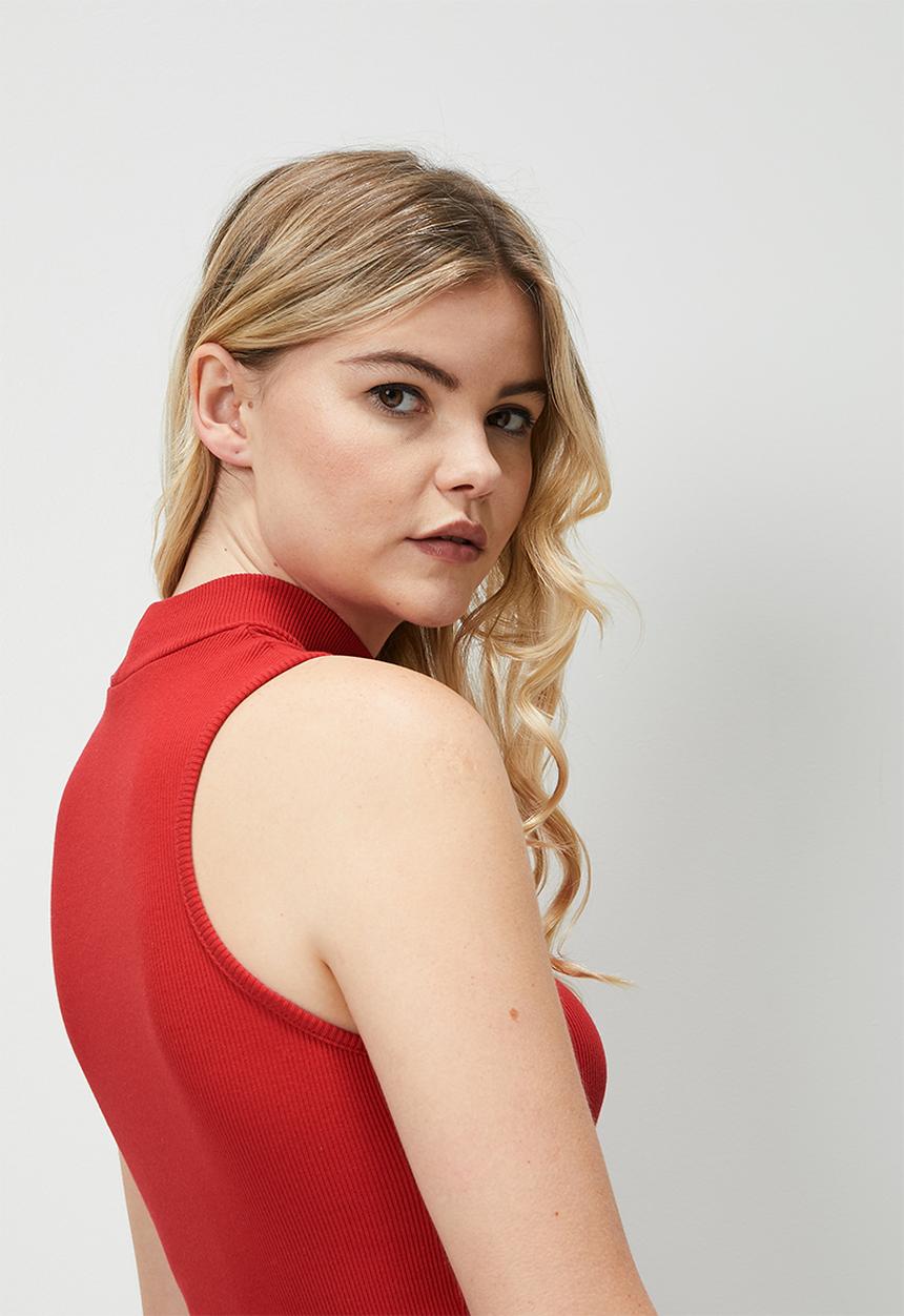Blake - Racer turtleneck cropped vest - red