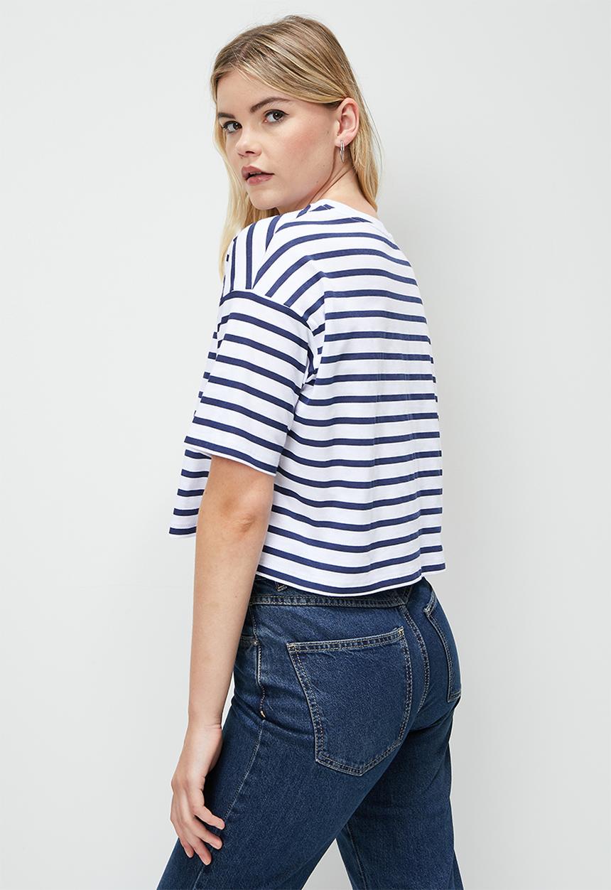 Blake - Striped boxy cropped tee navy stripe - navy/white