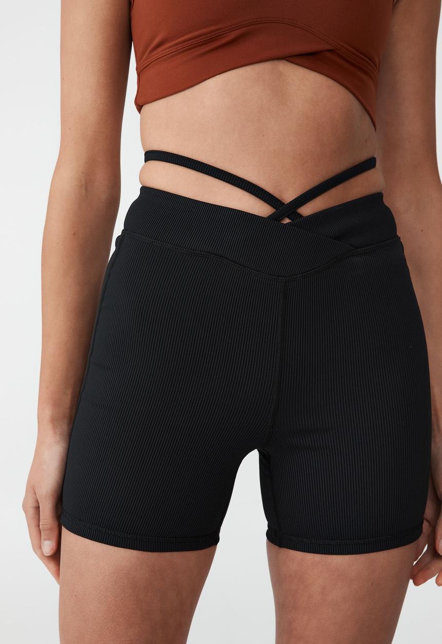 Cotton On - Rib criss cross front bike short - black
