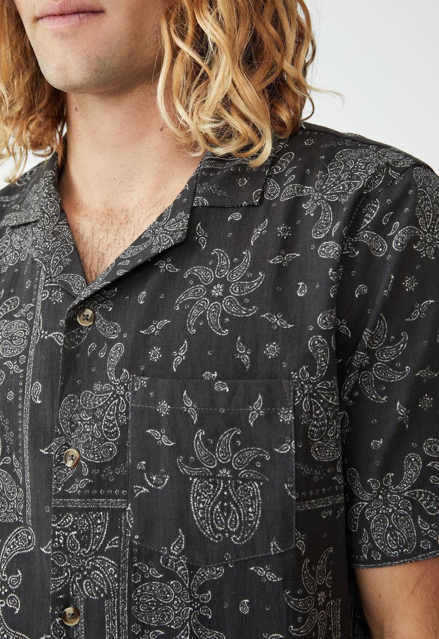 Cotton On - Riviera short sleeve shirt - faded black bandana