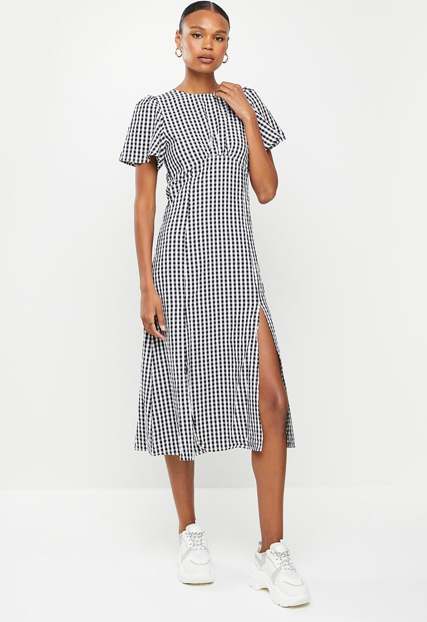 Missguided - Flutter sleeve midi gingham dress - black