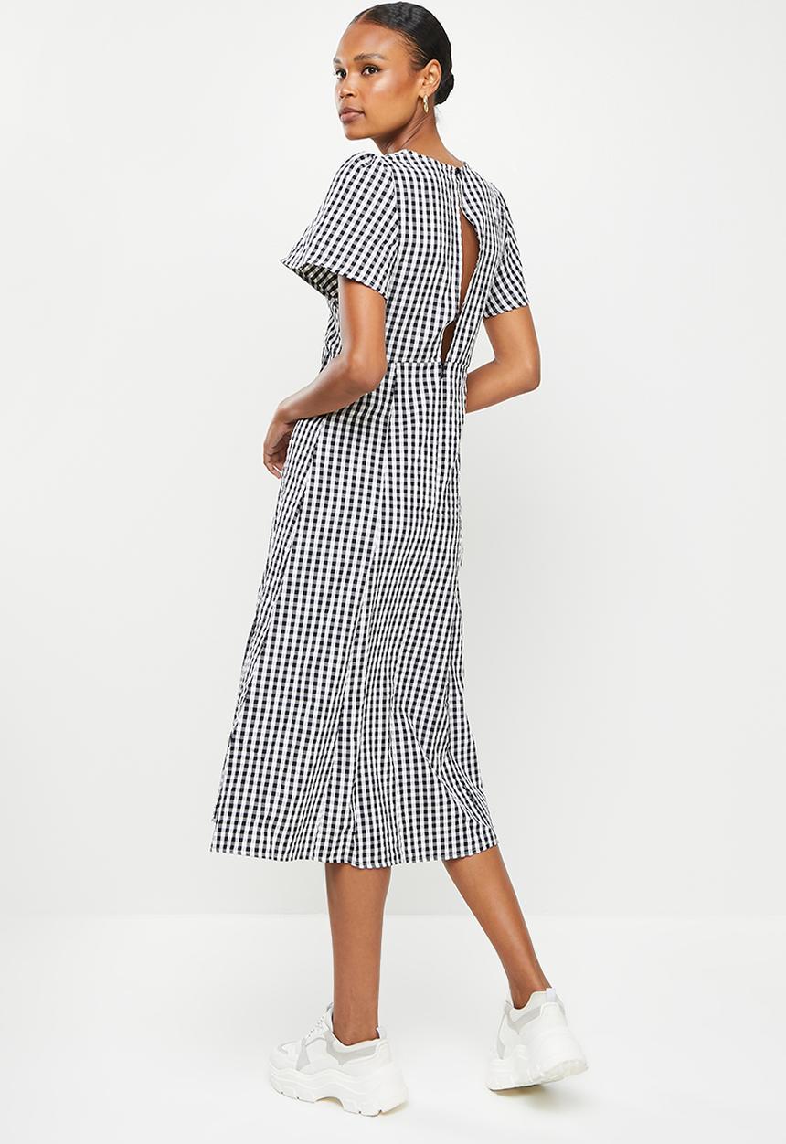 Missguided - Flutter sleeve midi gingham dress - black