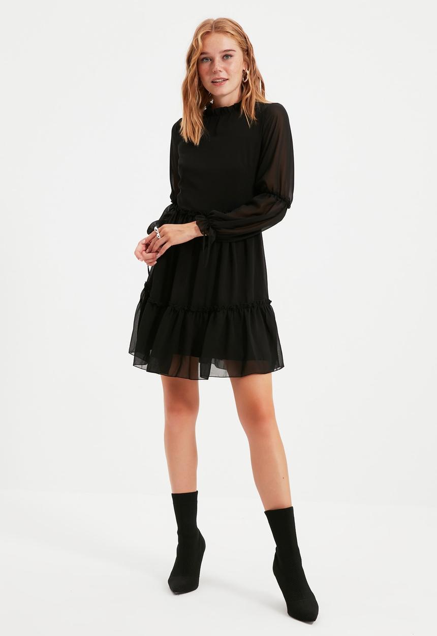 Trendyol - Pleated flowy dress - black