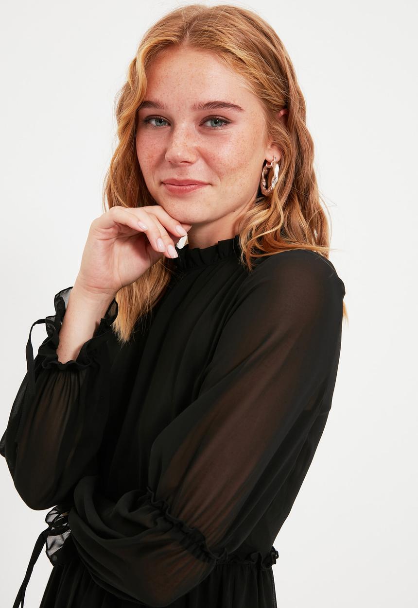Trendyol - Pleated flowy dress - black