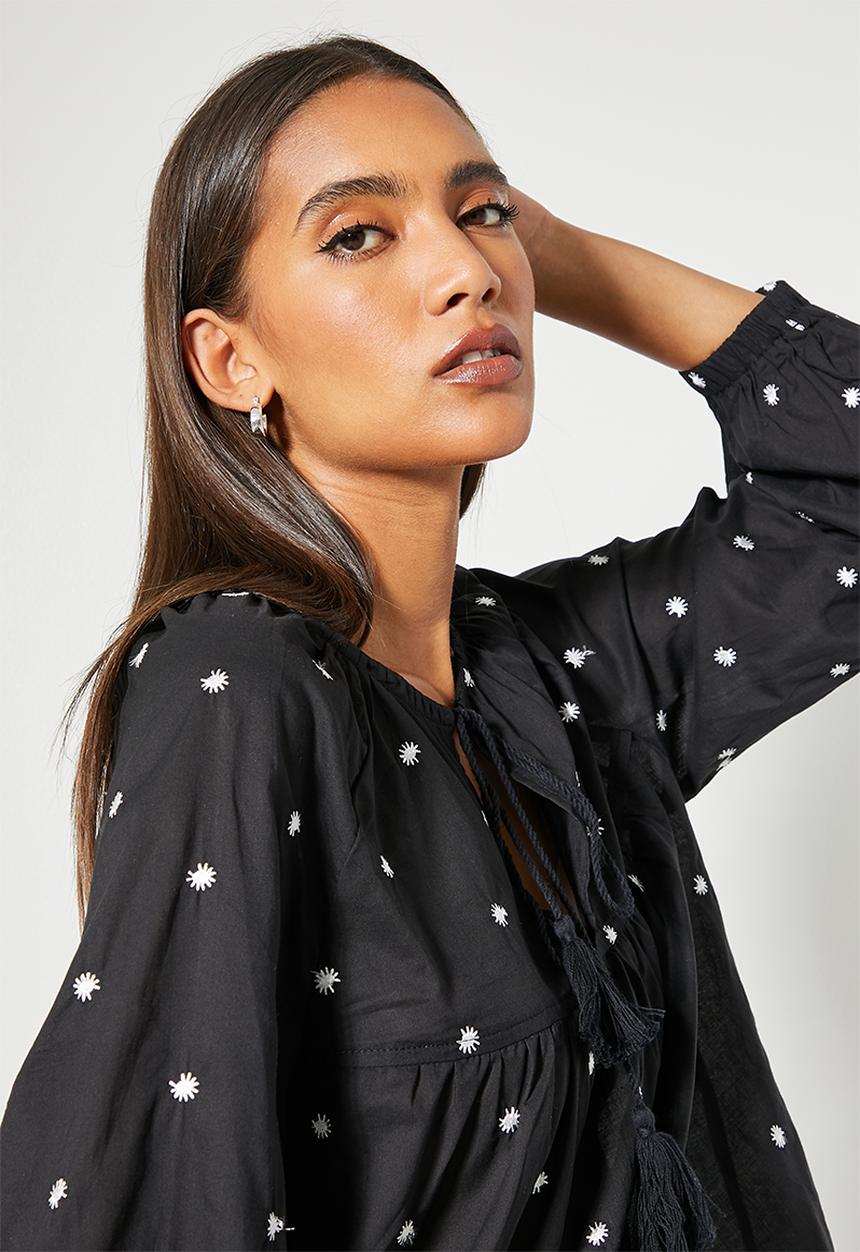 Superbalist - Embroidered puff sleeve shell - black with white 