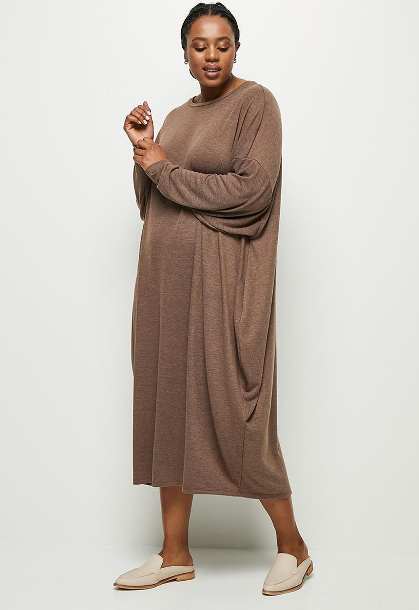 edit Plus - Cut and sew dolman sleeve dress - chocolate