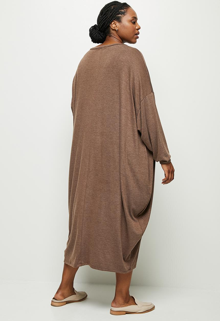 edit Plus - Cut and sew dolman sleeve dress - chocolate