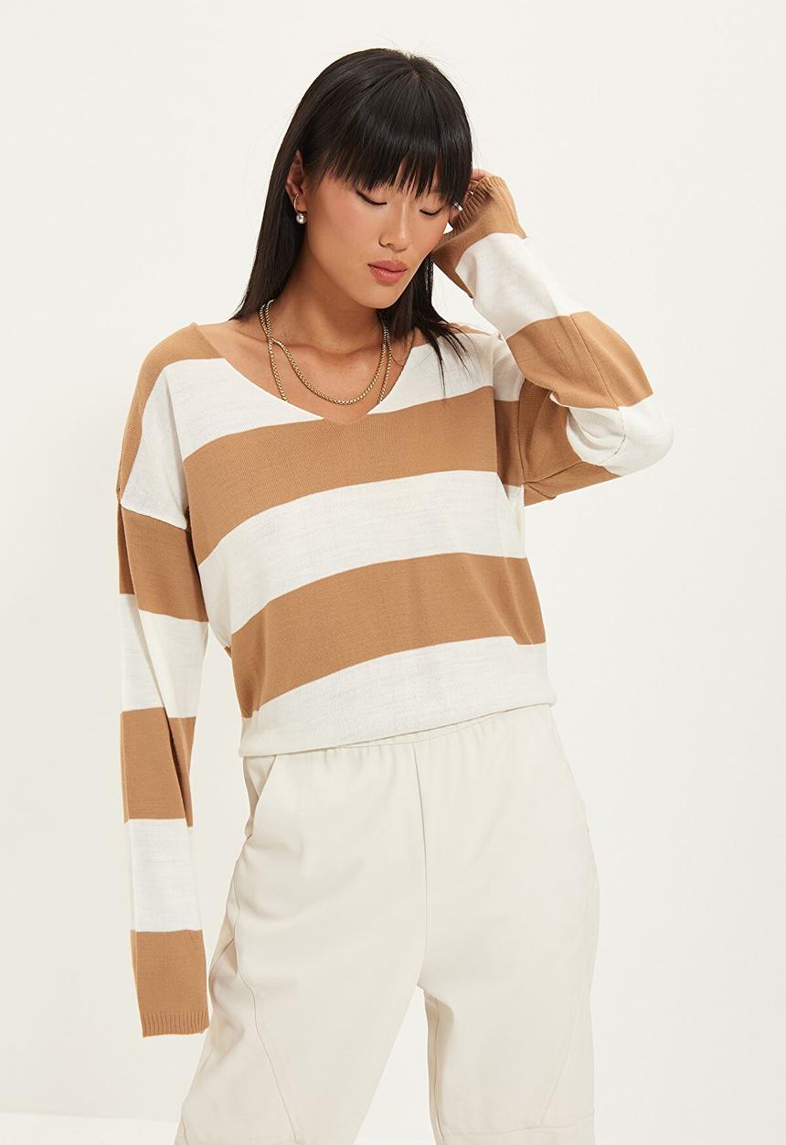 Trendyol - V-neck color block knitwear sweater - camel