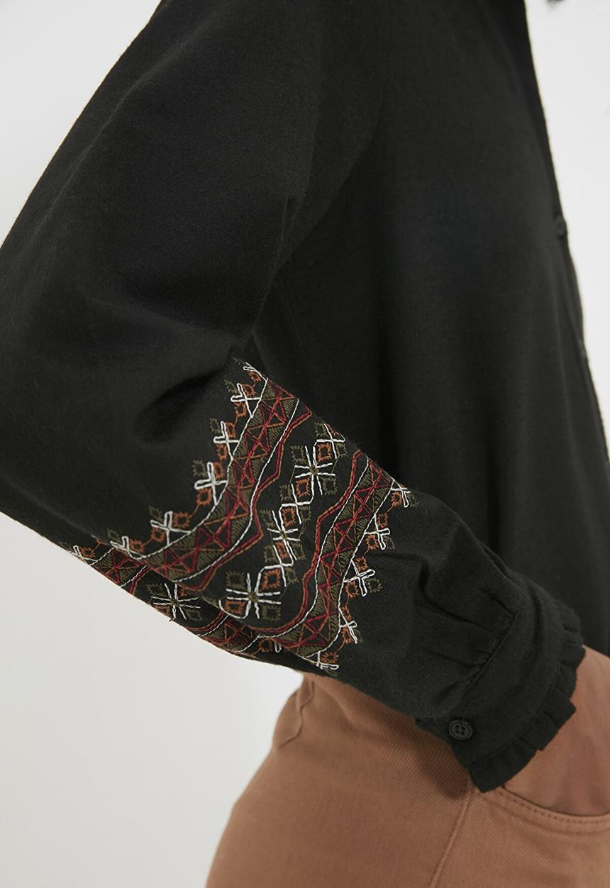 Trendyol - Embroidery detailed shirt - black