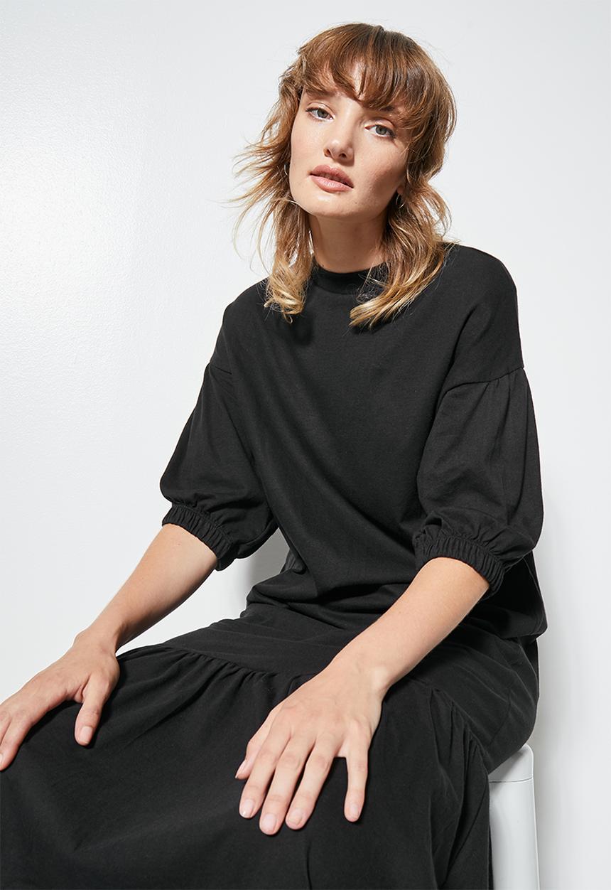 Superbalist - T-shirt dress with tier on the hem - black